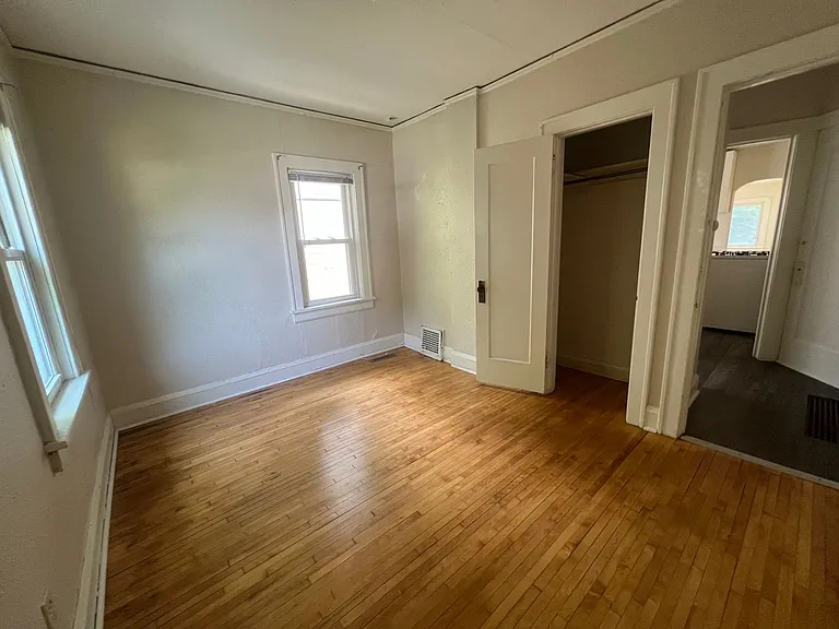 240 Irving Ave North — Photo 5