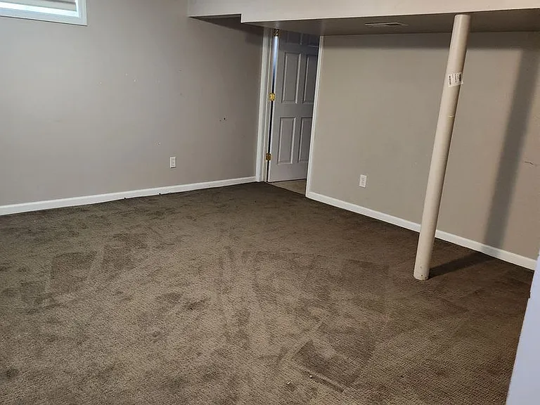 6533 Pinkney St — Photo 11