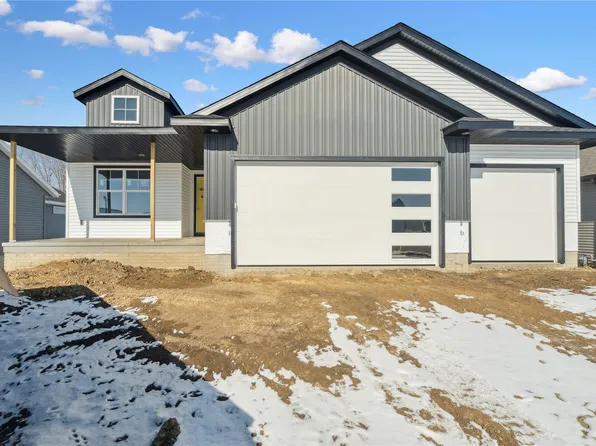 2750 Burns Dr, Marion, IA 52302