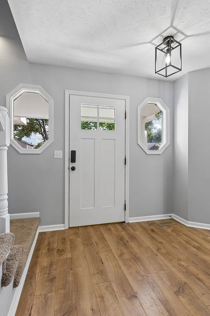 Gorgeous Millard Home!! — Photo 4