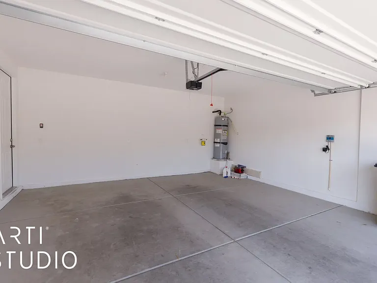 122 Parliament Point — Photo 24
