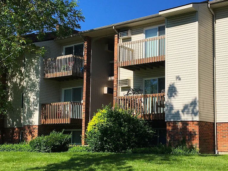 Oakwood Apartments — Photo 18