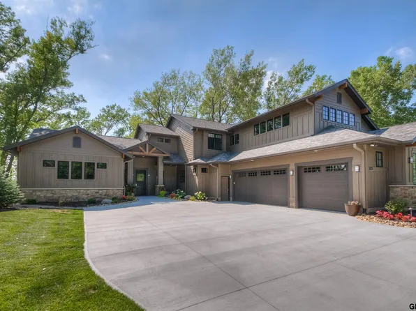 5520 N 279th St, Valley, NE 68064