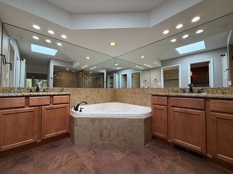 7924 Woodridge Dr NE — Photo 20