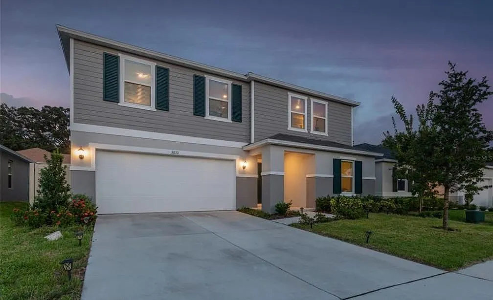 5 bed, 2668 sqft, $3,300 — Photo 1