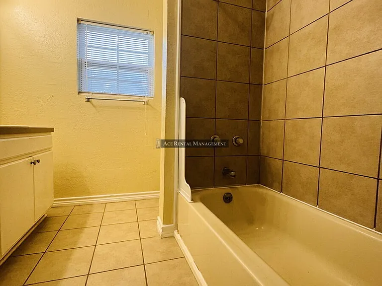 295 Henry St — Photo 8