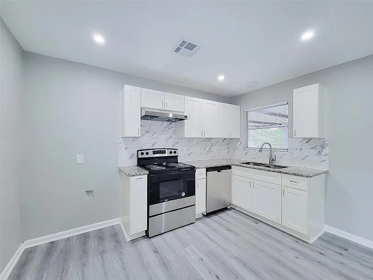 7426 Bigwood St — Photo 29