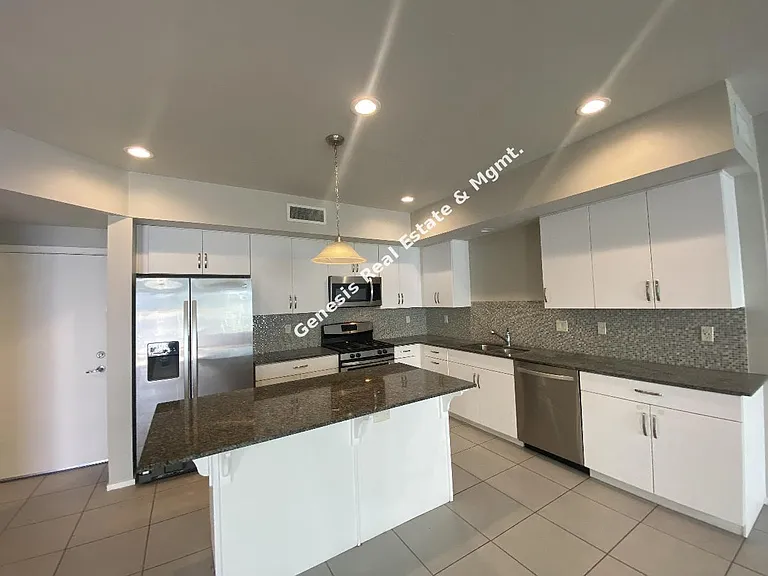 933 E Park Modern Dr — Photo 13