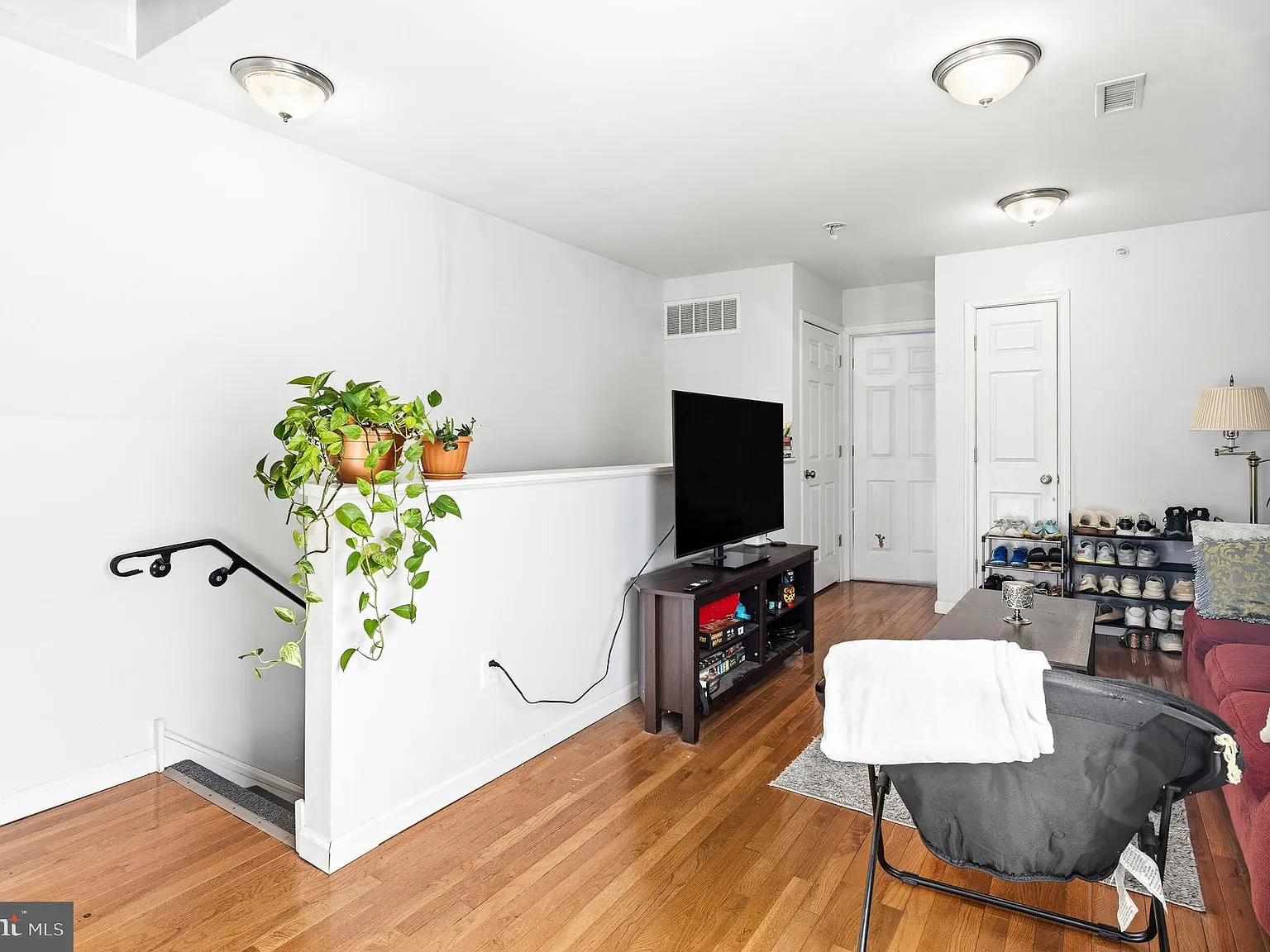 4 bed, 2.0 bath, 2157 sqft, $2,000 — Photo 4