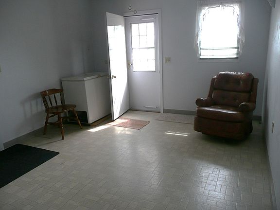 4th image of 2950 25th St NE