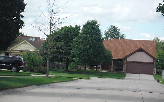 5th image of 46080 Larchmont Dr