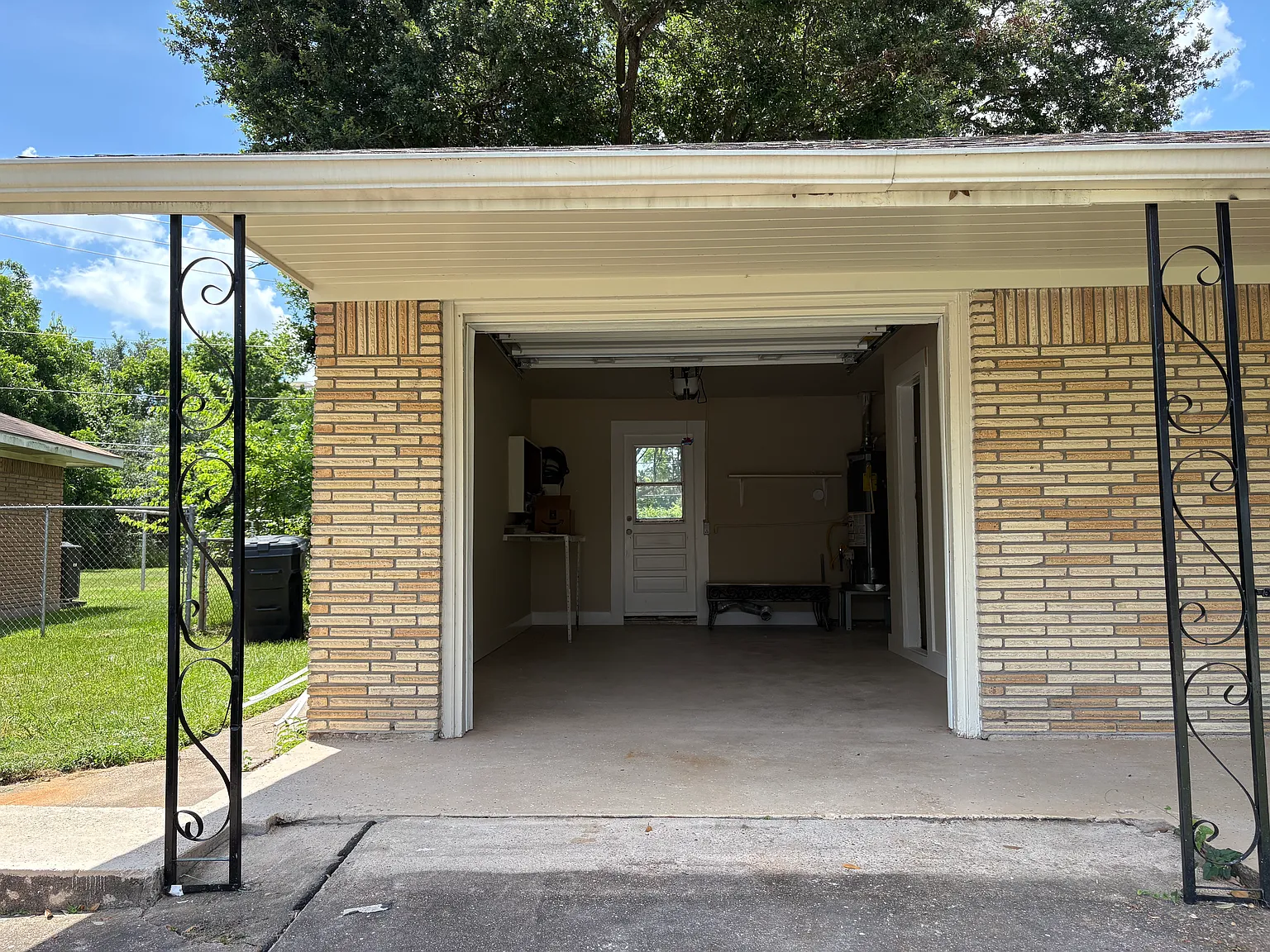 3 bed, 1.5 bath, 1506 sqft, $2,500 — Photo 2