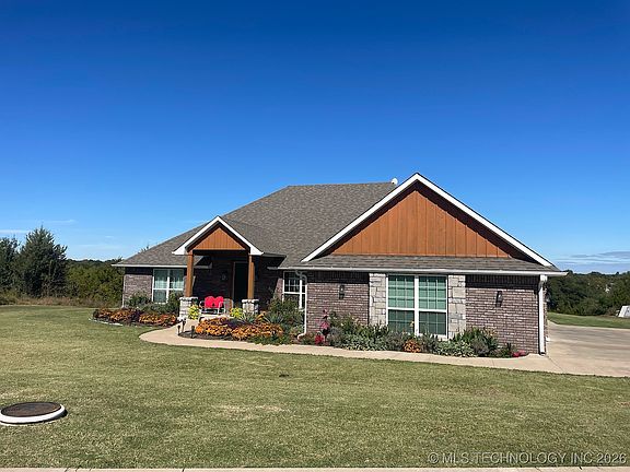 4th image of 1120 E Saint Andrews Cir