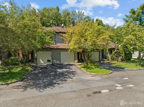 61 Laurie Ct, Matawan, NJ 07747