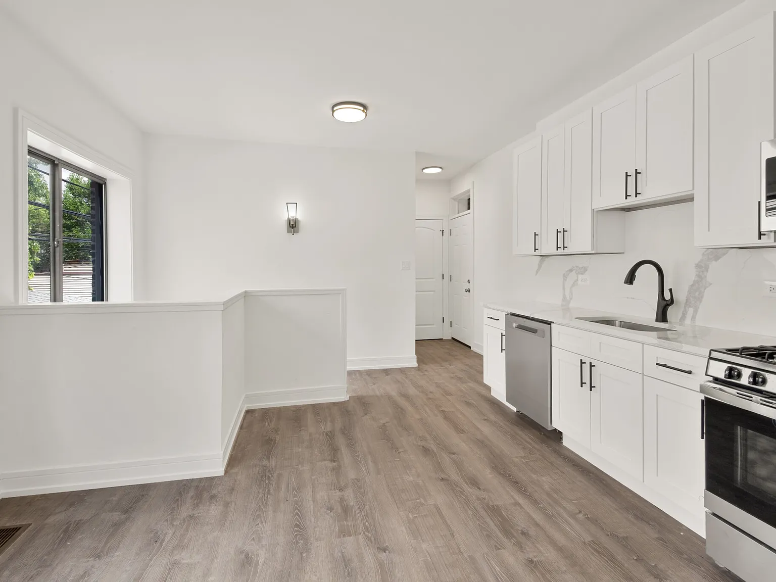 3 bed, 2.0 bath, $4,000 — Photo 3