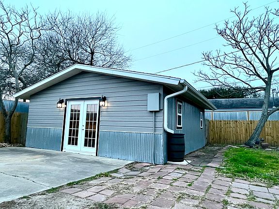 2nd image of 3637 Santa Fe St