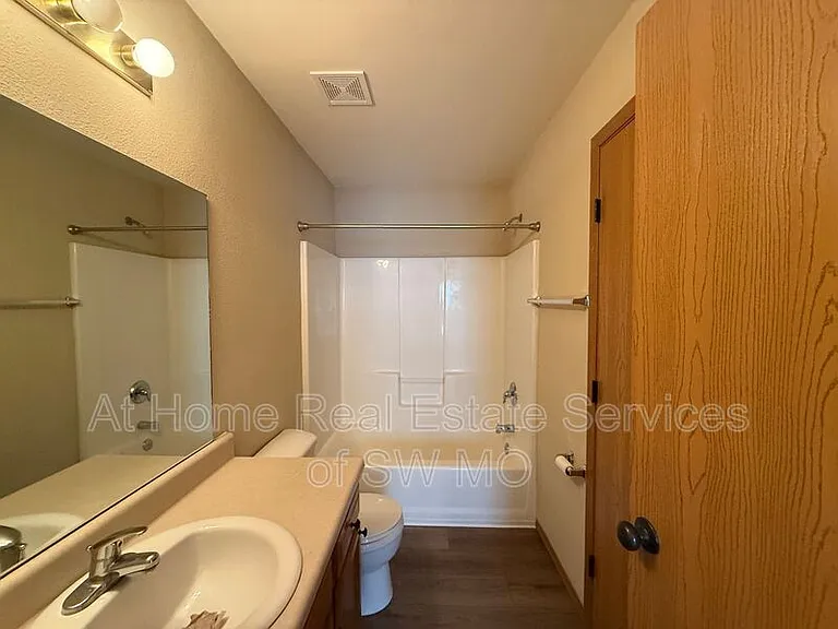 1132 S Clifton Ave — Photo 10