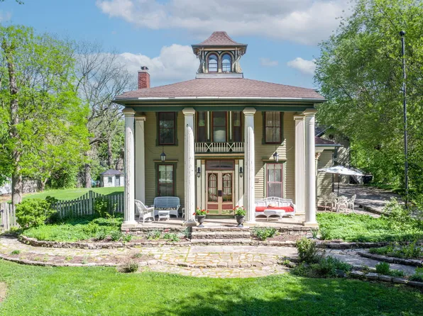 241 E Washington St, West Chicago, IL 60185