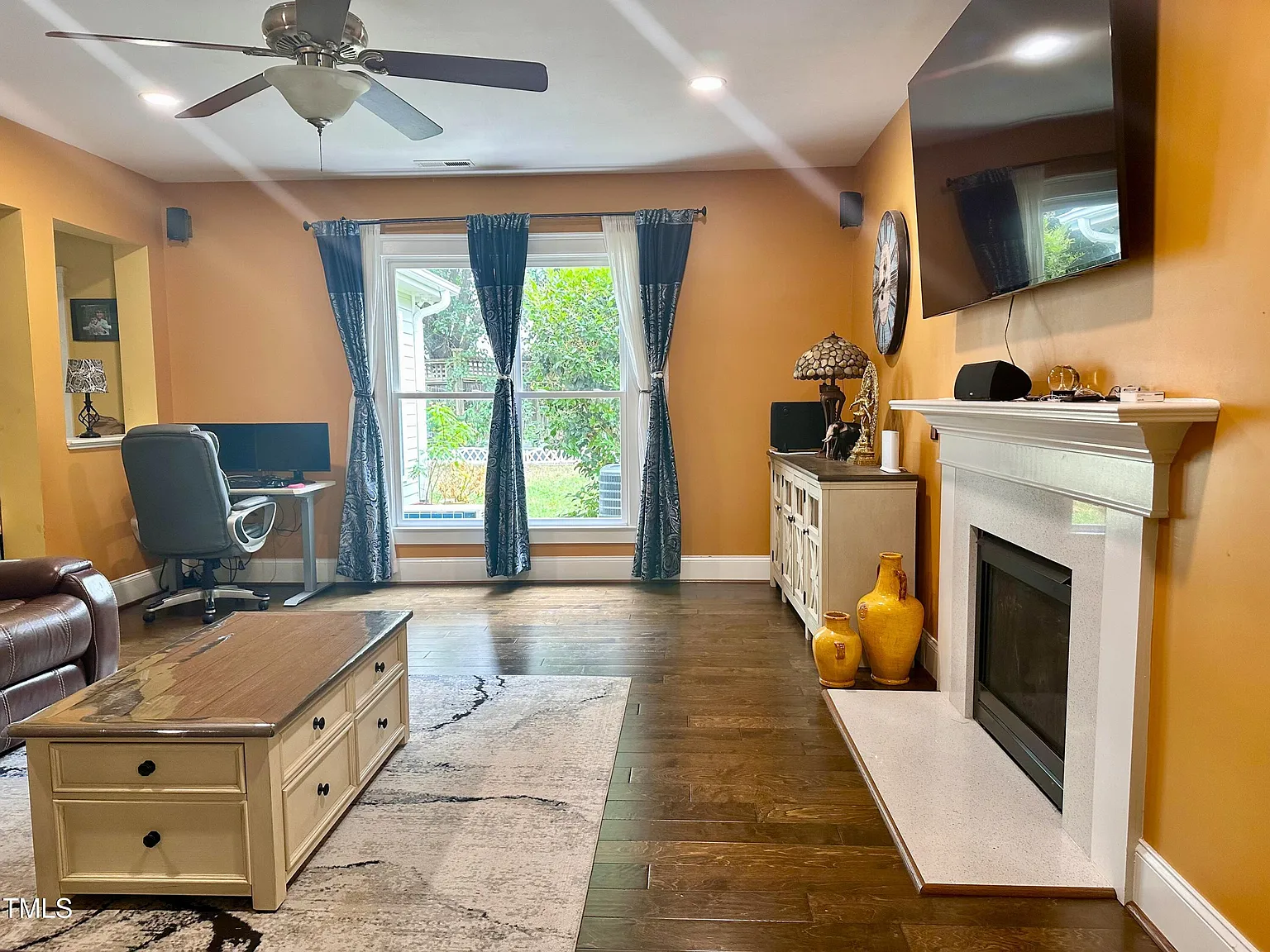 4 bed, 2.5 bath, 2650 sqft, $2,650 — Photo 3