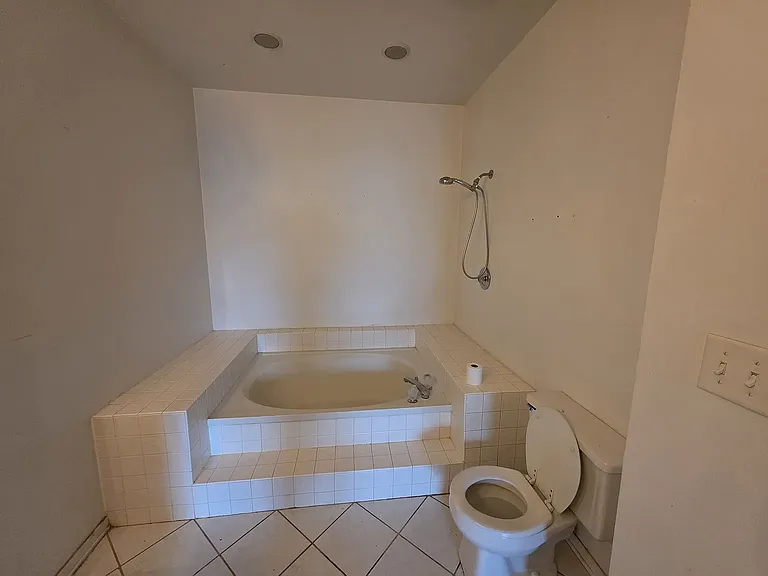 1705 Chesapeake Ln #5 — Photo 5