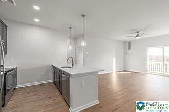 2 bed, 1218 sqft, $2,150 — Photo 2