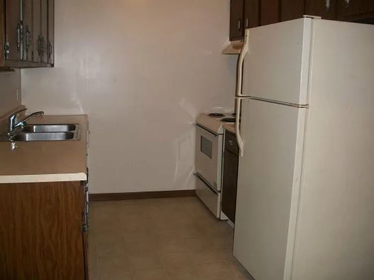 1226 N Hemlock Rd — Photo 7