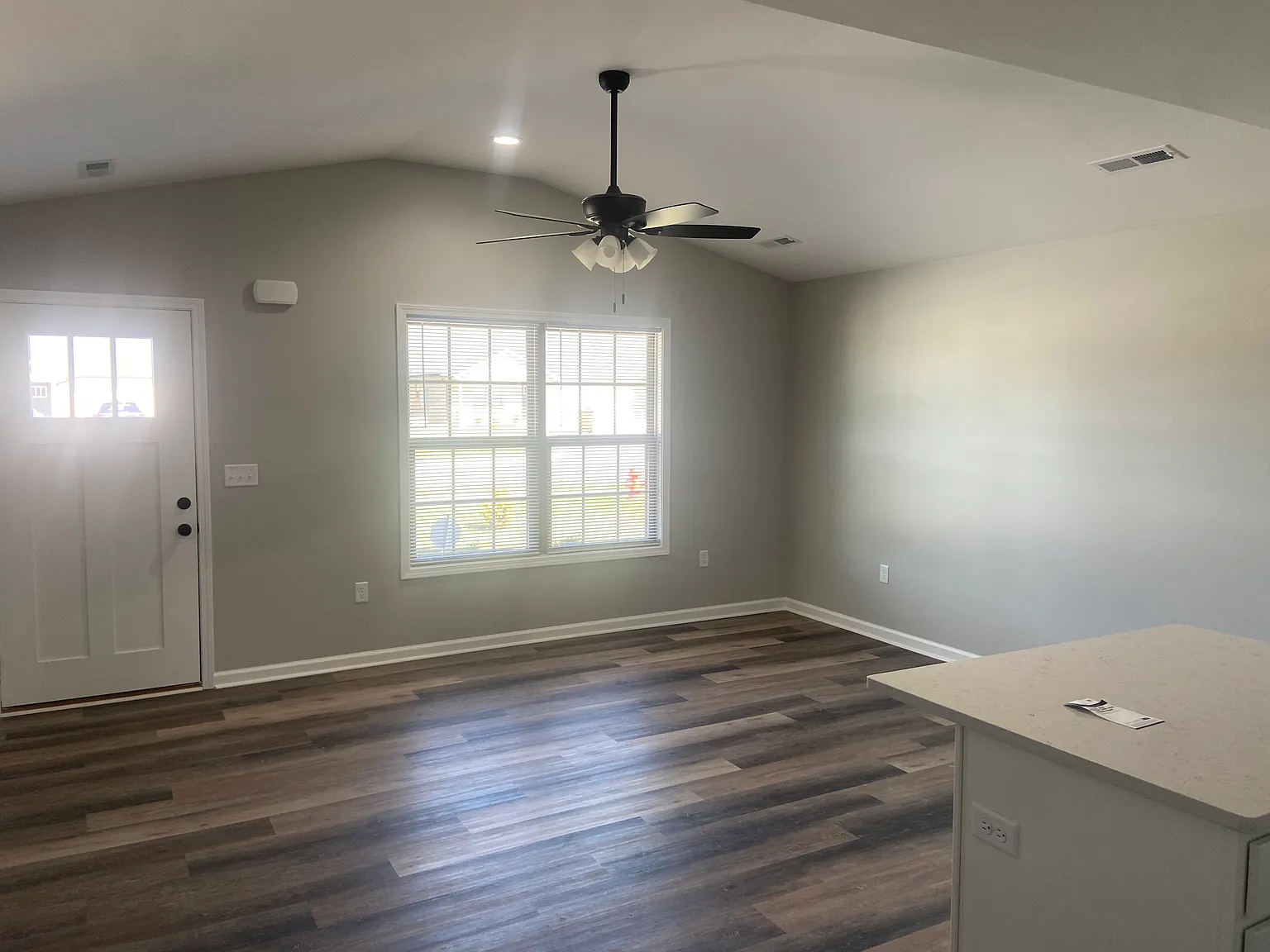 3 bed, 1500 sqft, $1,600 — Photo 4