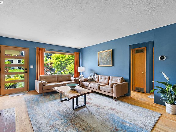 4th image of 4755 SE Washington Pl