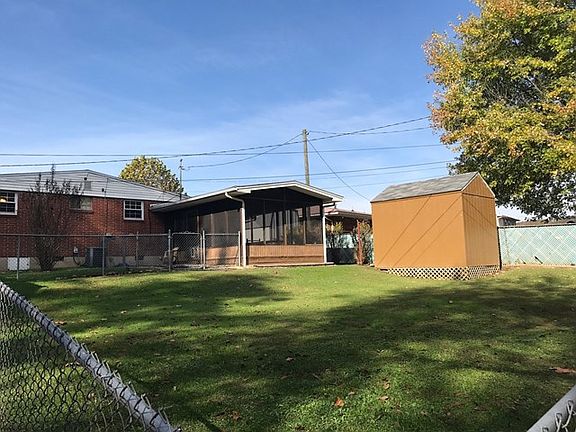 5th image of 2370 Edgewood Dr