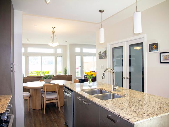 4th image of 5915 Beachgate Ln