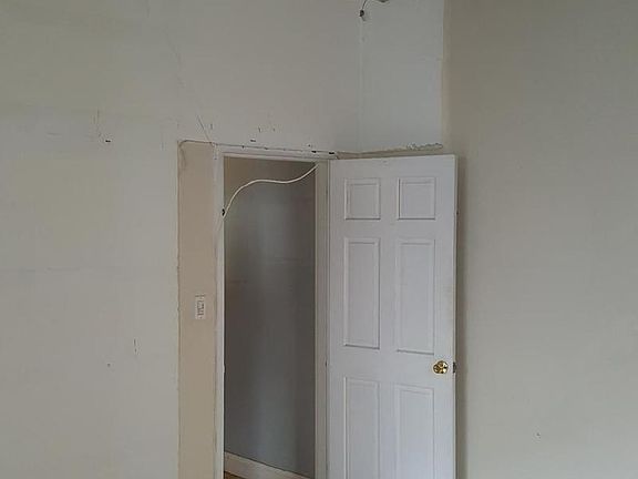 4th image of 122 W 71st St APT 6