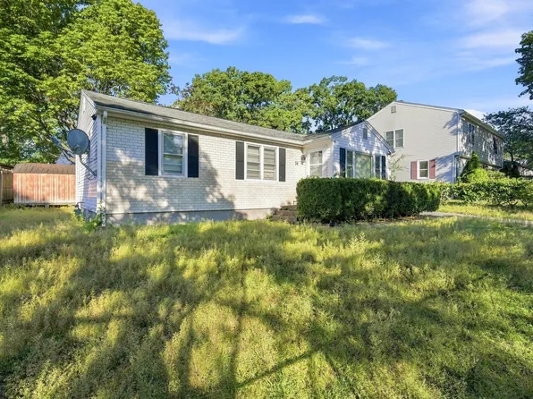 74 Leatherleaf Dr, Springfield, MA 01109