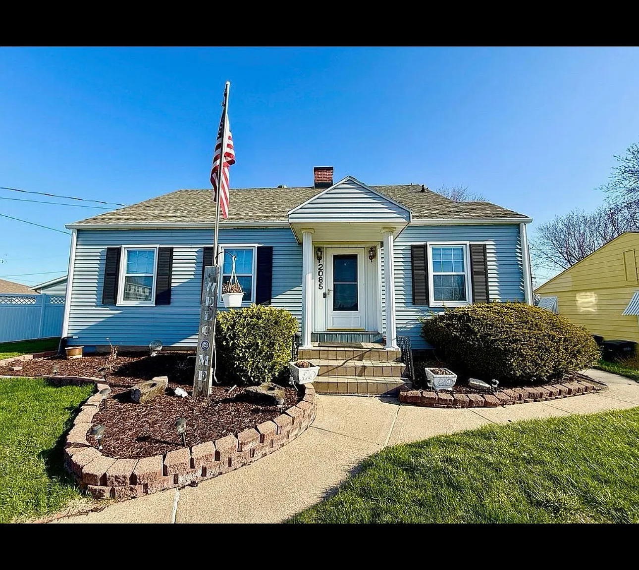 5 bed, 2400 sqft, $2,500 — Photo 1