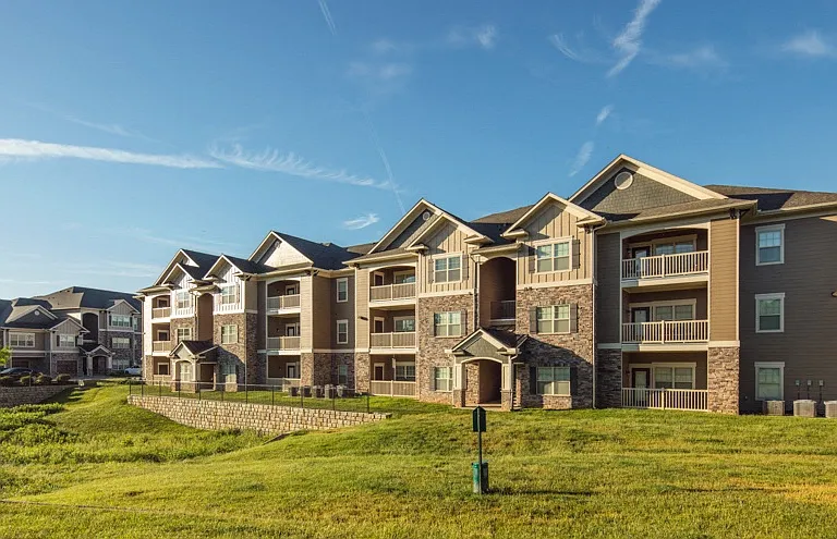 Claiborne Crossing Apartments — Photo 28