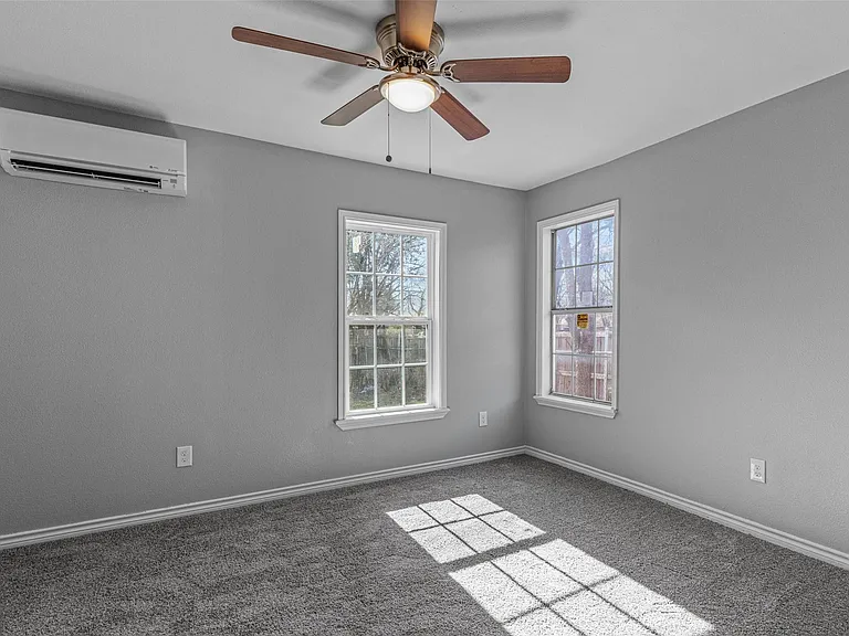 2706 Emmett St — Photo 8