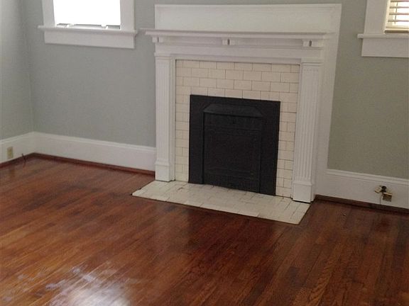 3rd image of 496 Pinckney Ct
