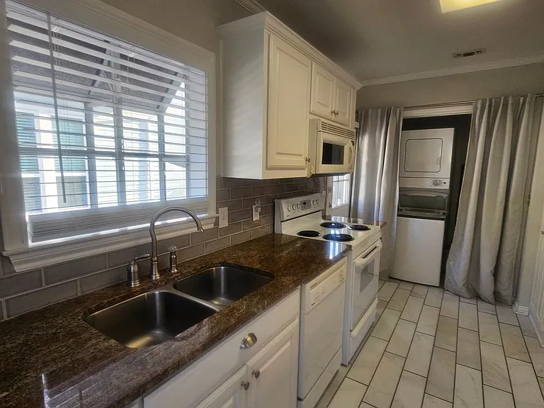 307 N Bradley St — Photo 10