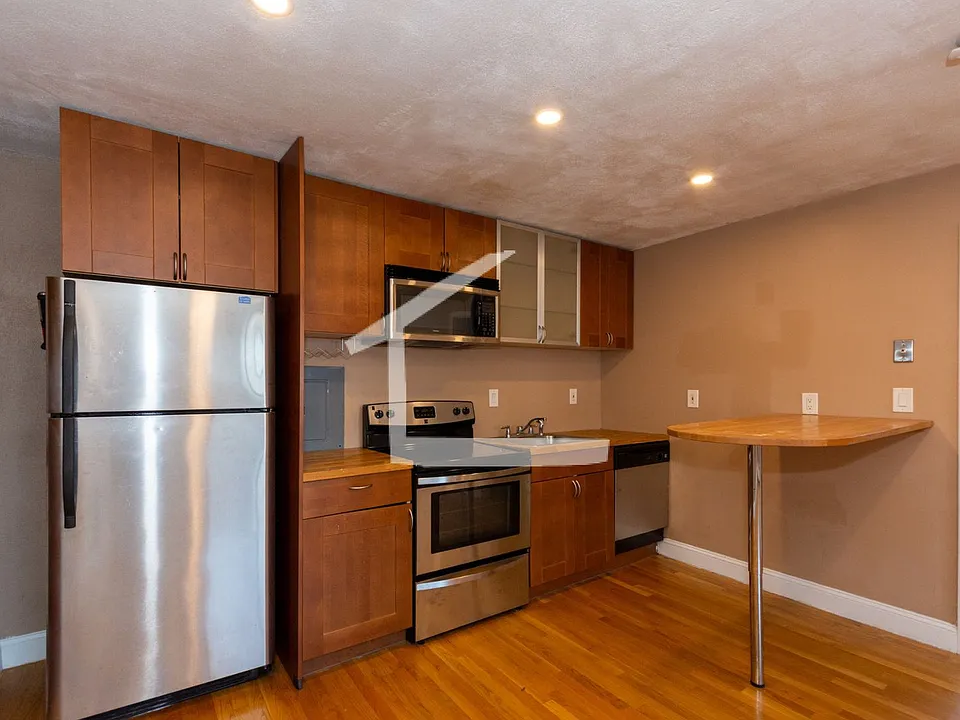 45 Gardner St #2