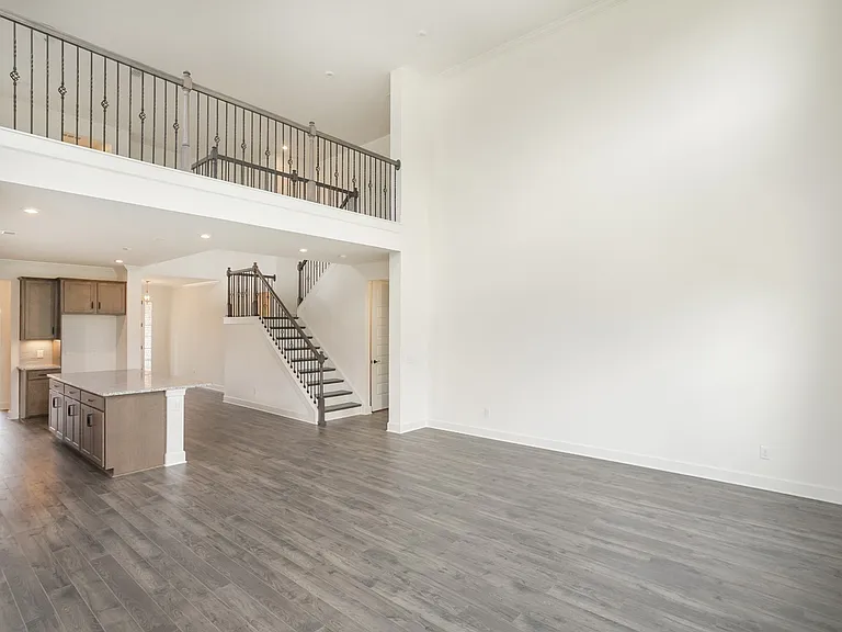 302 Sunderland Dr — Photo 9