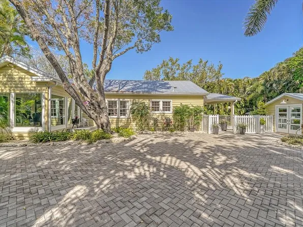 763 Siesta Dr, Sarasota, FL 34242