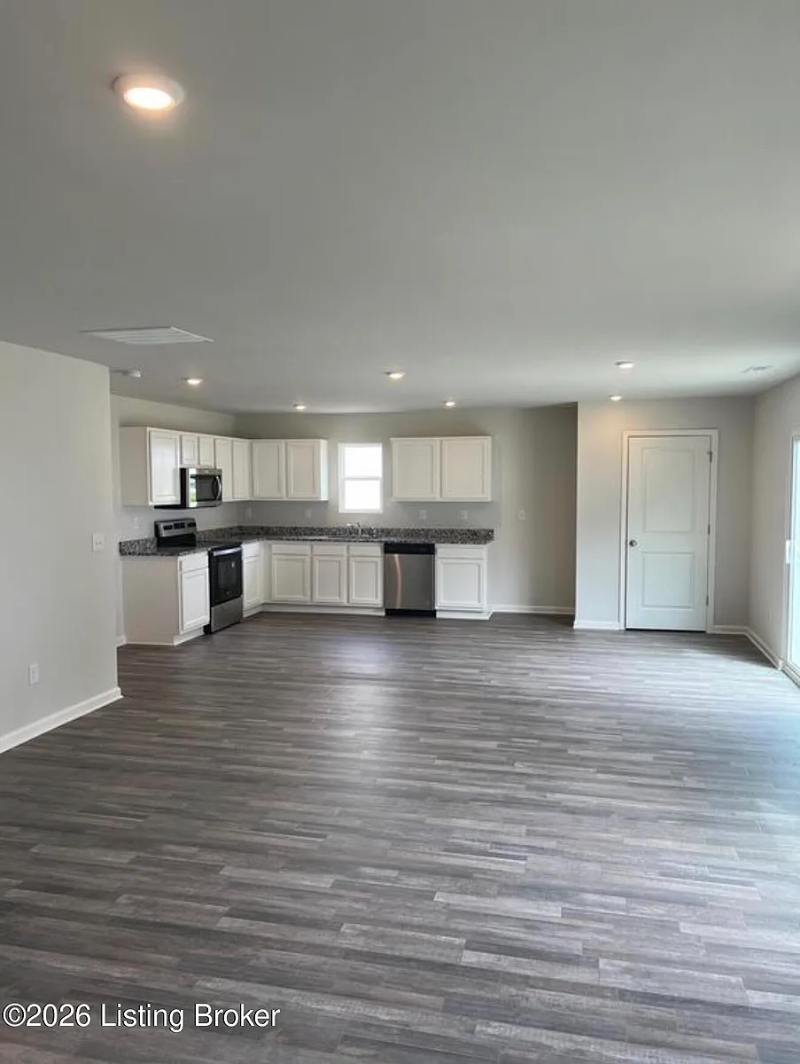 Building Photo - 205 Elegance Way