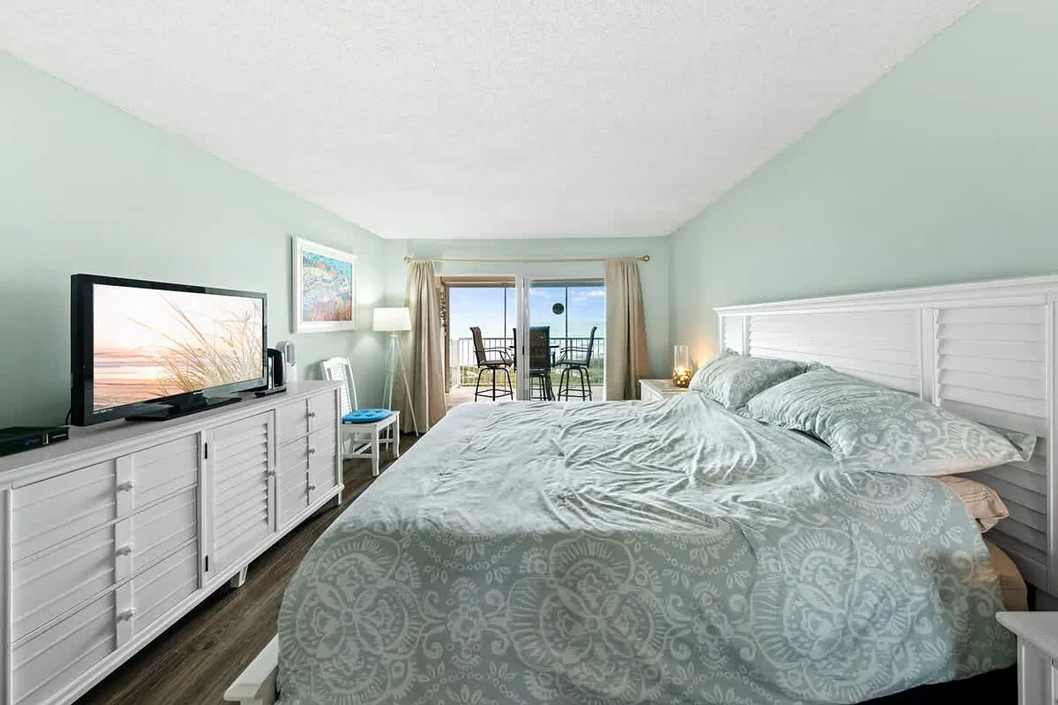 2 bed, 2.0 bath, 968 sqft, $4,123 — Photo 4