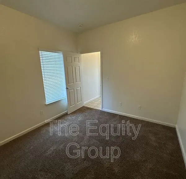 1319 S Crowe St #D — Photo 12
