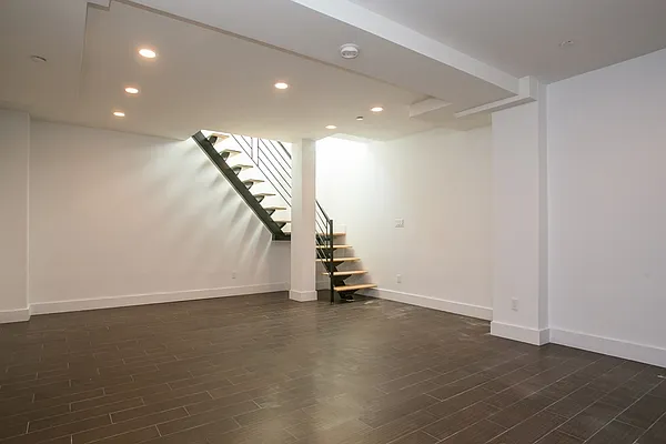 Rented by MNS | media 1