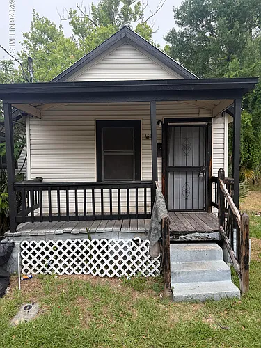1649 State St W Photo 1