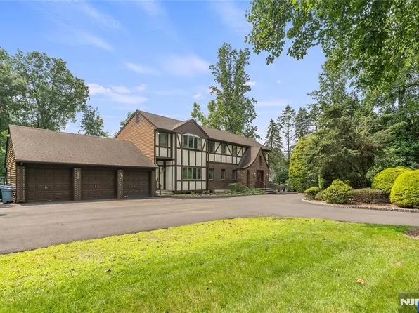 81 Old Tappan Rd, Old Tappan, NJ 07675