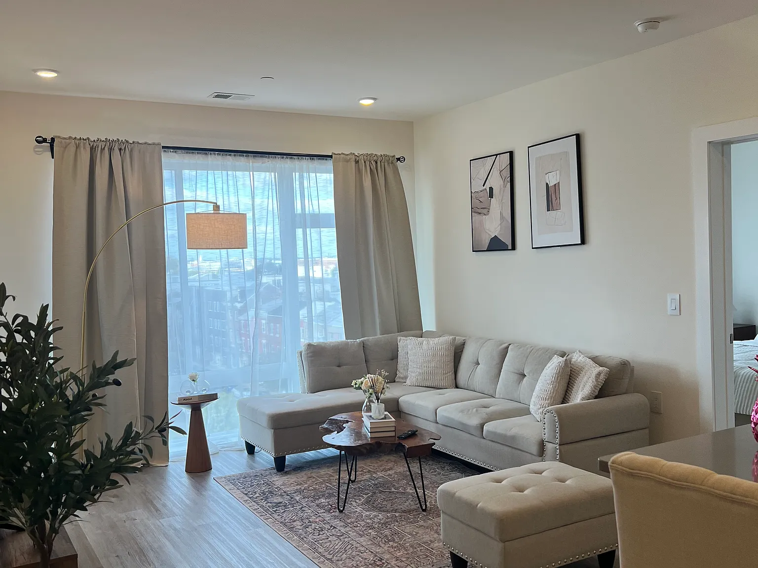 2 bed, 1045 sqft, $2,500 — Photo 3