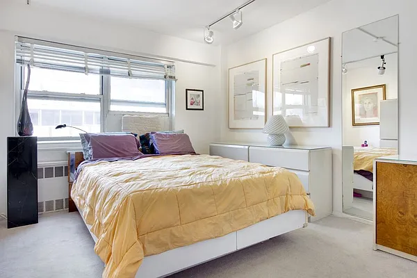 Sold by LG Fairmont Group | media 4