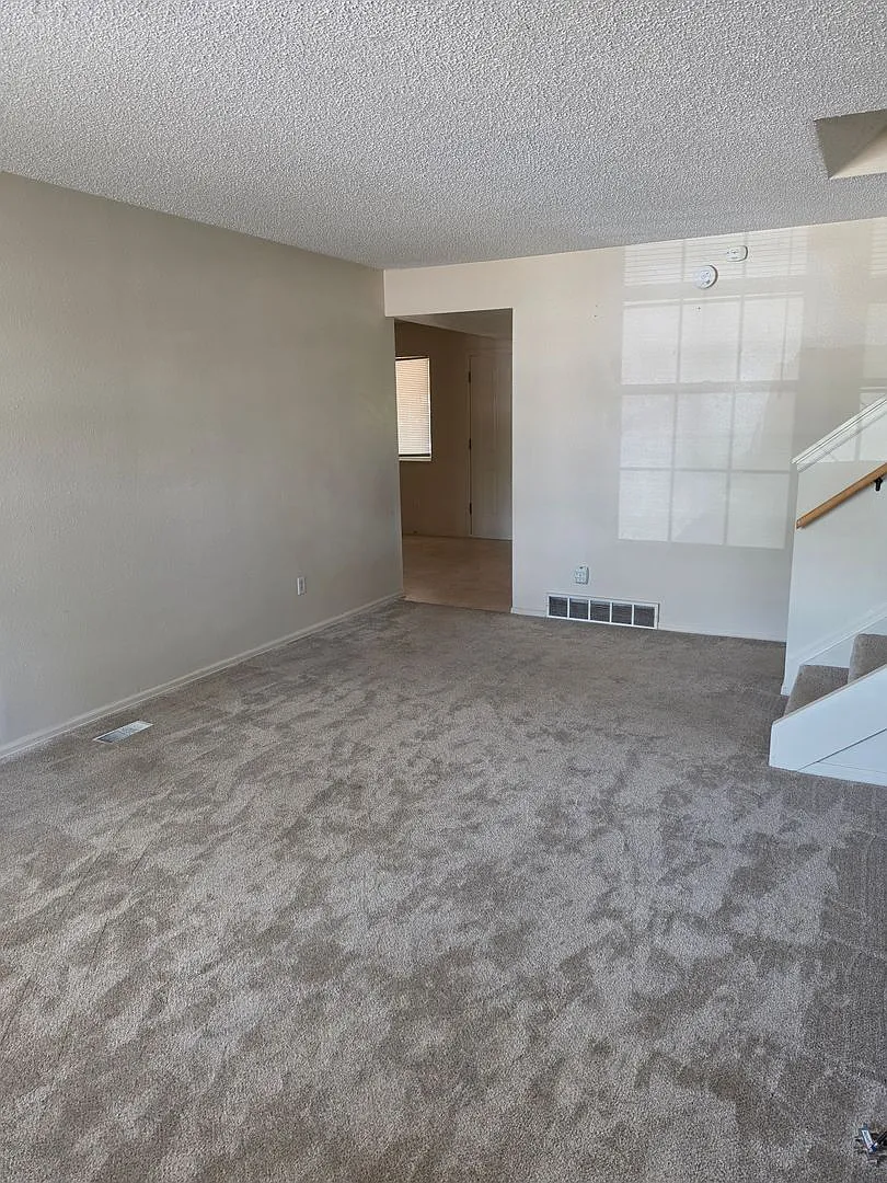All Prospective Tenants Must Submit A On Line Application And Be Pre-Qualified Prior To Any Showi... — Photo 2