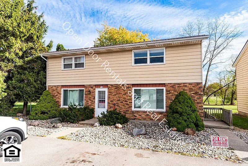 926 East Ave photo 1